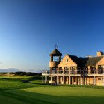 ST ANDREWS, UNITED KINGDOM - AUGUST 28:  The 1st tee, 18th green and clubhouse on the New Course at St Andrews on August 29, 2009 in St Andrews, Scotland  (Photo by David Cannon/Getty Images)